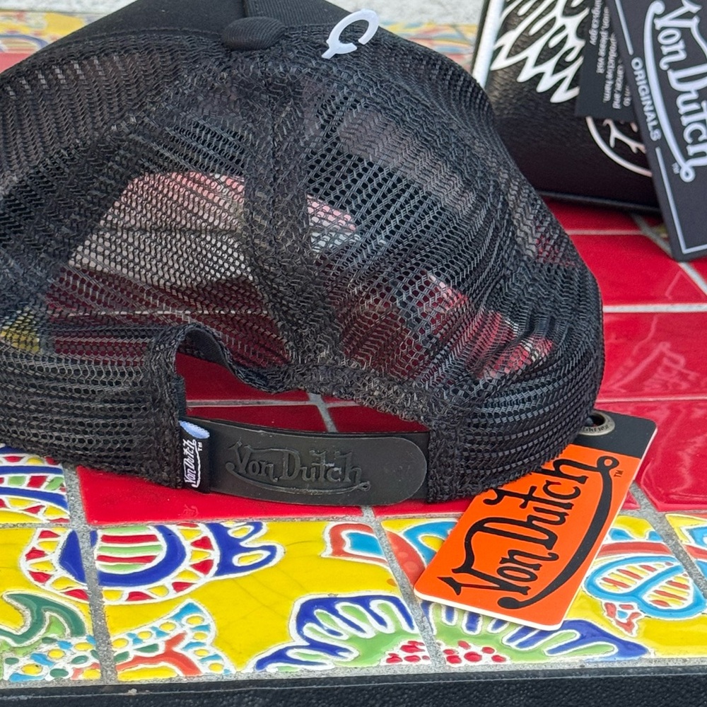 Von Dutch Black and White Cap and Bowling Bag Set NWT - Picture 3 of 8